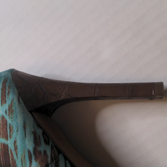 Heels - Picture 4 of 4